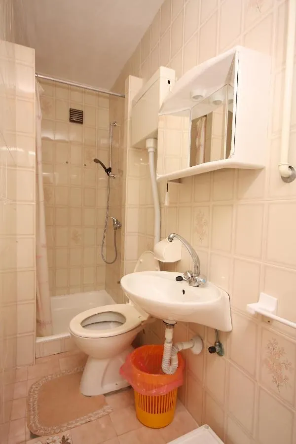 Apartments And Rooms By The Sea Supetarska Draga - Donja, Rab - 2001 Guest house